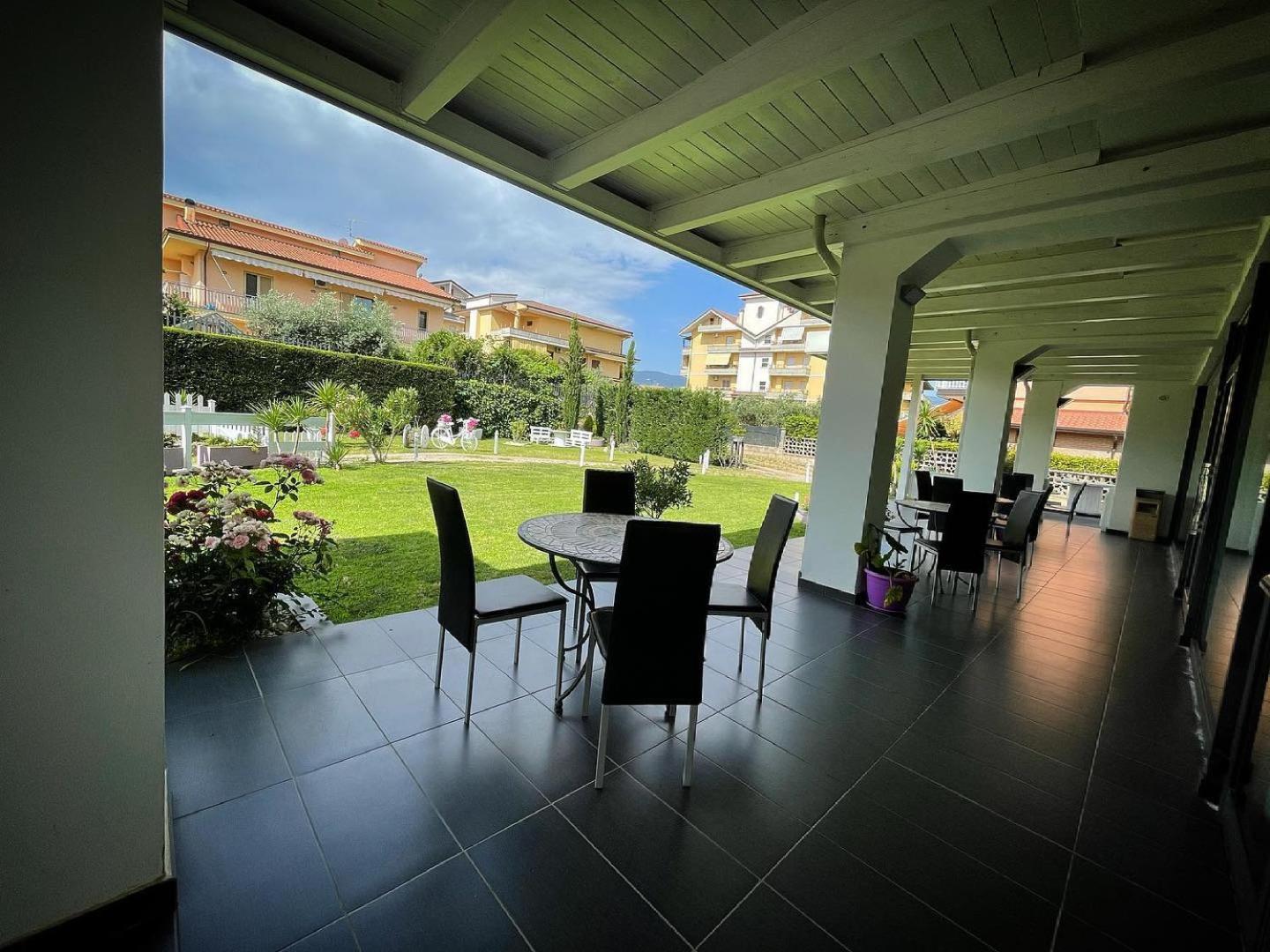 Hotel Le Ceramiche Montalto Uffugo Exterior photo